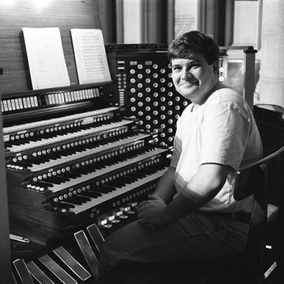 Organist Aaron Miller