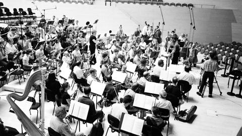 Jorge Mester, Matthew Kirchner & Members of the Barcelona Symphony