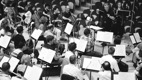Jorge Mester, Phyllis Bryn-Julson & Members of the Barcelona Symphony