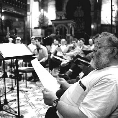 Cantor Benzion Miller and members of Schola Hebraeica.