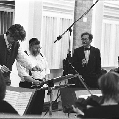 Conductor Marios Papadopoulos, Oxford Philomusica, Cantor Benzion Miller and Neil Levin